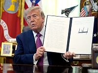 Трамп подписал указ о переименовании озера Онтарио в "озеро Америка"