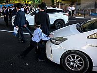 В Бней-Браке во время акции протеста автомобиль сбил трехлетнюю девочку
