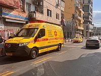 Молодой мужчина упал с электросамоката в Тель-Авиве, он в тяжелом состоянии