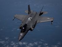 США нанесли массированные удары по объектам КСИР в Иране, иранцы атаковали американские базы