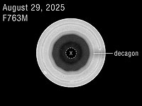 Телескоп Hubble обнаружил десятиугольную атмосферную структуру на южном полюсе Сатурна