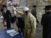 Раввин Ицхак Йосеф призвал заменять кур деньгами при совершении обряда "капарот"