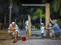 Израильтяне готовятся к празднованию Суккота. Фоторепортаж