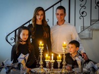 Время зажигания свечей в канун праздника Симхат-Тора, 2 октября 2026 года Время зажигания свечей в канун праздника Симхат-Тора, 2 октября 2026 года