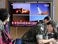 Армия КНДР запустила баллистические ракеты в сторону Японского моря Армия КНДР запустила баллистические ракеты в сторону Японского моря