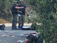 Предварительная версия: подросток положил подобранный снаряд в свой рюкзак Предварительная версия: подросток положил подобранный снаряд в свой рюкзак