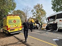 В результате столкновения с грузовиком погиб водитель автобуса, множество пострадавших