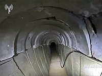 ЦАХАЛ уничтожил полуторакилометровый туннель ХАМАСа, пересекавший район "желтой линии" в Газе. Видео