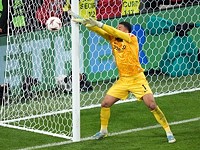 Чемпионат Германии. Юбилейный матч Атуболу. "Айнтрахт" прервал "черную серию"