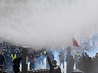 Беспорядки во Франции, а Марселе атакованы мэрия и полицейский участок