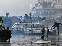 Франция в огне: массовые протесты, уличные бои и поджоги. Фоторепортаж