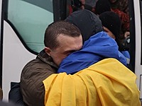 Россия и Украина обменялись военнопленными по формуле "270 на 270"