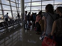Четыре аэропорта Москвы временно прекратили прием и отправку рейсов