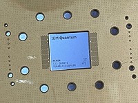 IBM соединила два квантовых процессора кабелем длиной 80 сантиметров IBM соединила два квантовых процессора кабелем длиной 80 сантиметров