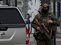 В Германии автомобиль въехал в группу людей, есть пострадавшие. Полиция открыла огонь