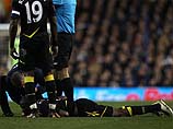 Фабрис Муамба, переживший клиническую смерть во время матча Кубка Англии, находится в критическом состоянии