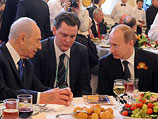Шимон Перес и Владимир Путин. Москва, 9 мая 2010 года