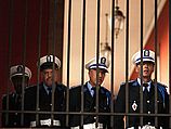 Марокканские полицейские, охраняющие правительственное учреждение (иллюстрация)