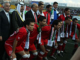Олимпийская сборная Палестины по футболу. В синей футболке на заднем плане голкипер сборной, вероятно, Умар Абу Руис