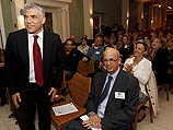 Вечером во вторник, 1 мая, глава вновь зарегистрированной партии "Еш Атид" Яир Лапид выступил перед собравшимися в Музее диаспоры в Тель-Авиве