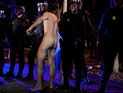 Протесты, переходящие в праздник: голые активисты против полиции в Мадриде. ФОТО