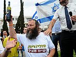 Правый активист Барух Марзель и депутат Михаэль Бен-Ари на контрдемонстрации возле Тель-авивского университета. Тель-Авив, 14.05.2012