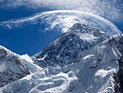 Израильтянин не дошел 300 метров до вершины Эвереста, ради спасения турецкого альпиниста