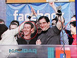 Марк Цукерберг и Присцилла Чан в день выхода Facebook на NASDAQ. 18 мая 2012 года