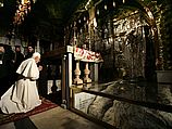 Папа Римский Бенедикт XVI в иерусалимском Храме Гроба Господня