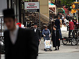 Как отвечает сайт Times of Israel, в последнее время бруклинская религиозная еврейская община неуклонно теряет свое влияние, тогда как влияние светской еврейской общины Манхэттена возрастает