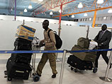 Южносуданские нелегалы в аэропорту имени Бен-Гуриона. 17 июня 2012 года
