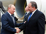 Глава МИД Израиля Авигдор Либерман встречает президента РФ Владимира Путина. 25 июня 2012 года