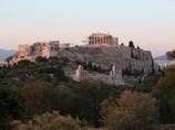 Посетитель афинского Акрополя погиб, спрыгнув со 100-метровой высоты