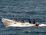 Порядка 12 пиратских катеров окружили судно на выходе из Баб-эль-Мандебского пролива в Аденском заливе