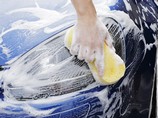 Более обеспеченные автомобилисты реже моют свои автомобили
