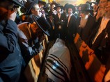 На иерусалимском кладбище Гиват Шауль похоронен раввин Йосеф-Шалом Эльяшив, 19 июля 2012 года