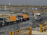Через КПП "Керем Шалом" с израильской территории осуществляется поставка гуманитарных грузов в сектор Газы.