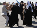 "Убить Кирилла": полуголая активистка FEMEN прорвалась к патриарху всея Руси