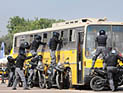 Учения спецназа: полицейские мотоциклисты отработали штурм автобуса
