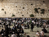 Евреи молятся у Стены плача