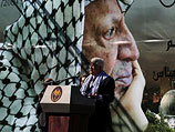 Глава ПНА Махмуд Аббас выступает около мавзолея Арафата в годовщину смерти "раиса"
