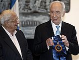 Бывший президент Ицхак Навон и действующий глава государства Шимон Перес