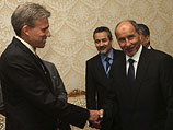 Джон Кристофер Стивенс (слева) во время встречи с ливийским руководством. Триполи, 7 июня 2012 года