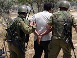 Палестинец задержан за попытку поцеловать израильскую военнослужащую