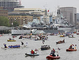 Выход эсминца HMS Diamond из Лондона. Июнь 2012 года