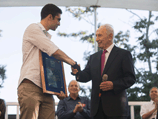 4 сентября 2012 года президент Израиля Шимон Перес вручил Надаву Бен-Йегуде специальный Знак почета за помощь ближним