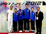 Слева направо: Рут Софер (Ли Рун Хуа), Шон Ковалев, чемпионка мира Анастасия Кирилюк, Дани Ковалев, Арье Шварц и судья Цви Звирин