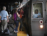 Нью-Йорк: женщина мылась и мочилась в вагоне метро, полном пассажиров
