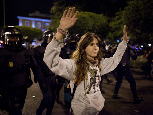 Голый протест в Испании: зоозащитники облились 