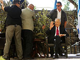 Во время церемонии в резиденции Переса. Иерусалим, 3 октября 2012 года